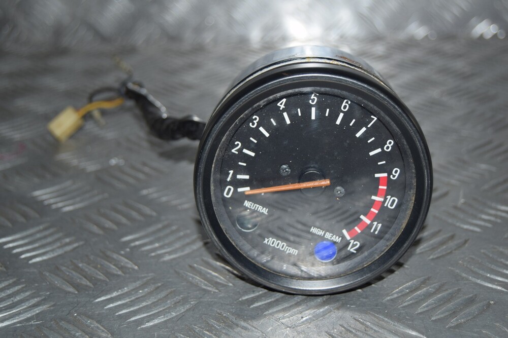 часы с тахометром. экран часов ауди 80. датчик спидометра на машину. тахометр часов. тахометр тюнингованный.