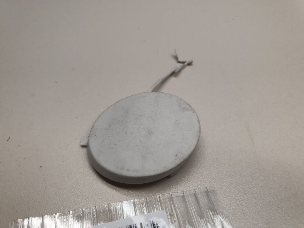 Форд фокус 2 заглушка переднего крюка. Peugeot 3008 заглушка переднего крюка. Заглушка крюка ford galaxy 2009. Заглушка буксировочного крюка ford focus 2. Заглушка антенны форд фокус 1.