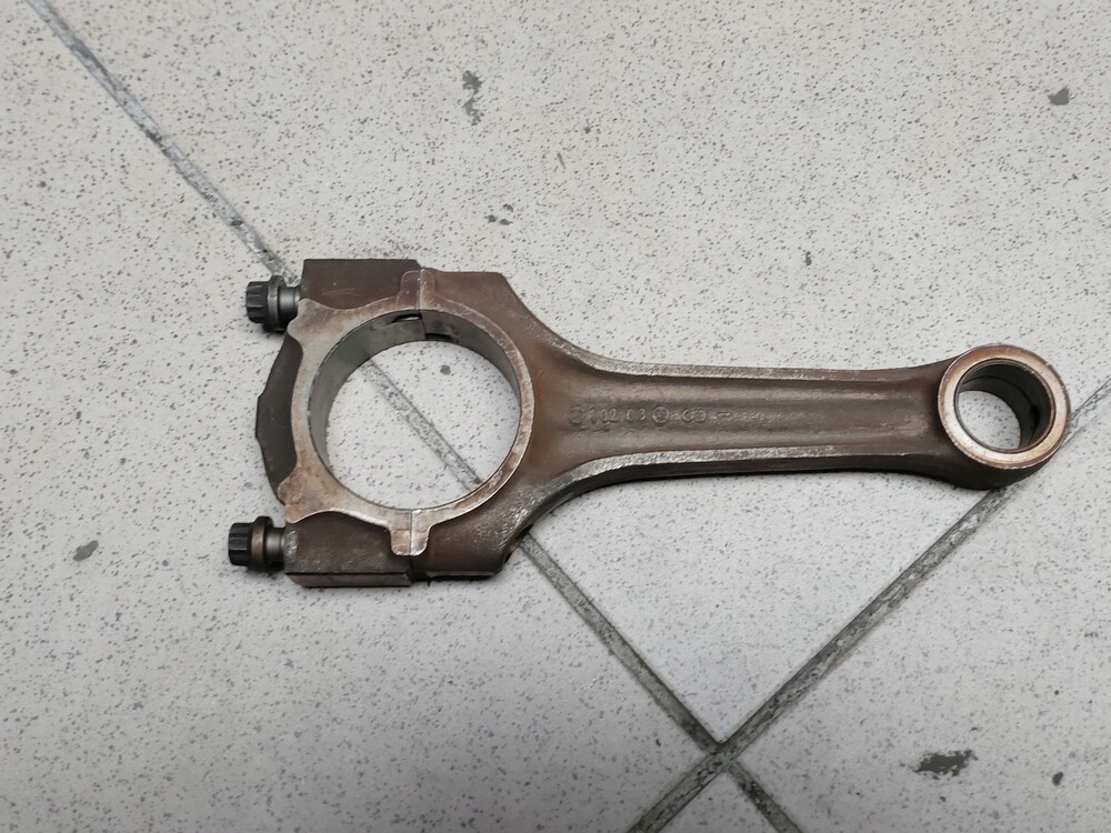 Шатуны 124. Шатун ваз 126. Bielle. Шатун v образного двигателя. Шатуны для 124 мотора.