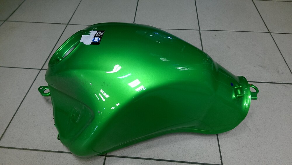 Накладка бака kawasaki er6f 09/11. Кавасаки бак. Боковинки бака kawasaki 450 салатовые. Бак kawasaki zx9r. Кавасаки бак.