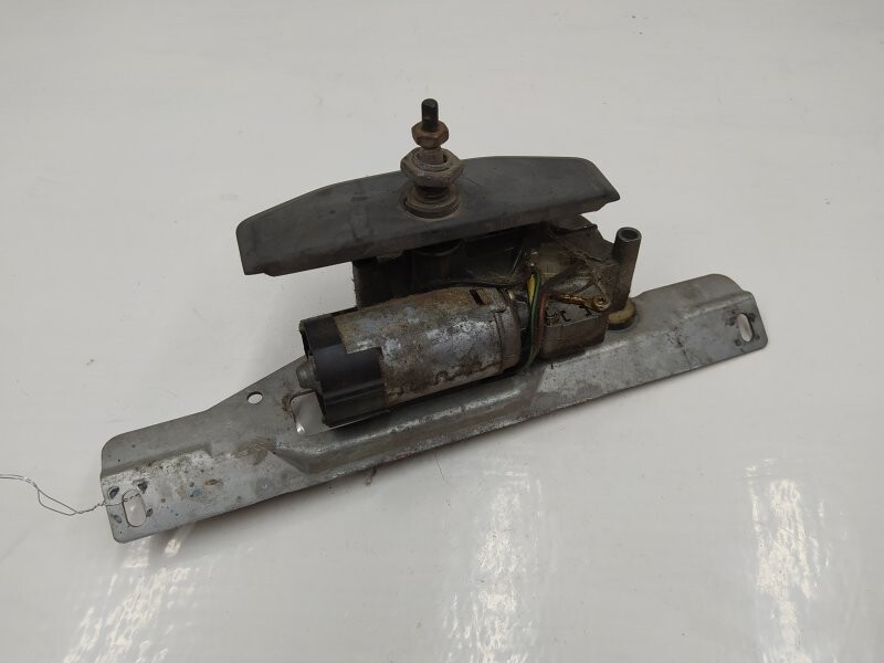 Задний стеклоочиститель пассат б3. Задний моторчик стеклоочистителя пассат б3. Трапеция дворников пассат б3. 333955713b. Задний стеклоочиститель пассат б3.