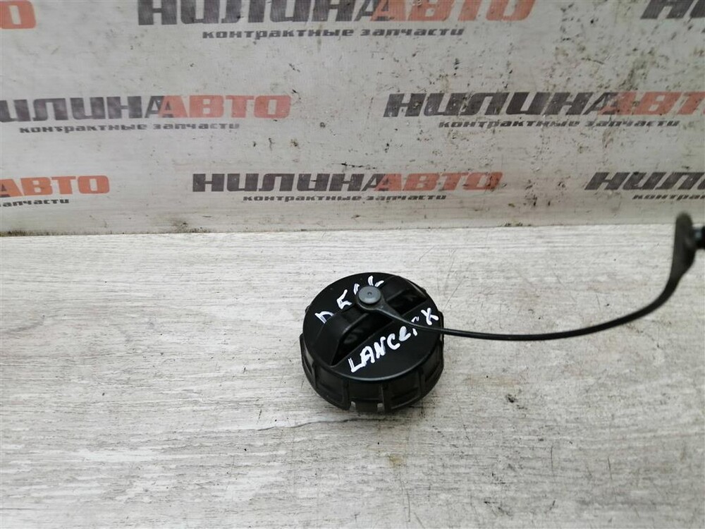 Люк бензобака аутлендер 3. Крышка бензобака mitsubishi. Крышка бензобака lancer 10. Крышка бака лансер 9. Клапан крышки бензобака для mitsubishi asx.