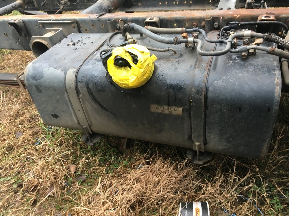 Топливный бак фусо евро 5. Бак митсубиси фусо. Бак топливный греат валл. Крышка бака митсубиси фусо кантер. Бак митсубиси фусо.