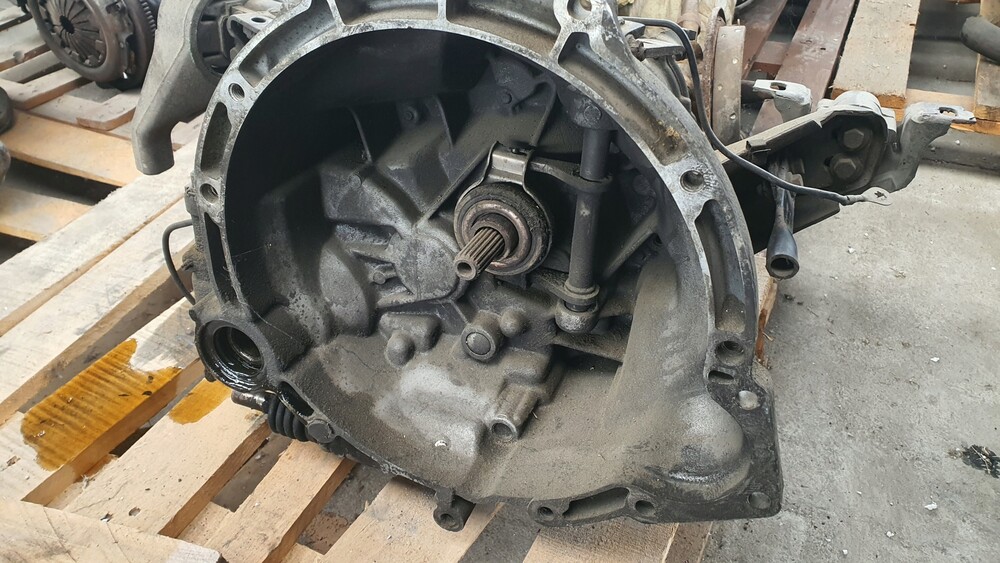 Акпп форд cd4e. Б у коробки форд. Ford автозапчасти в коробке. Б у коробки форд. 0 1999 года 16 клапанов.