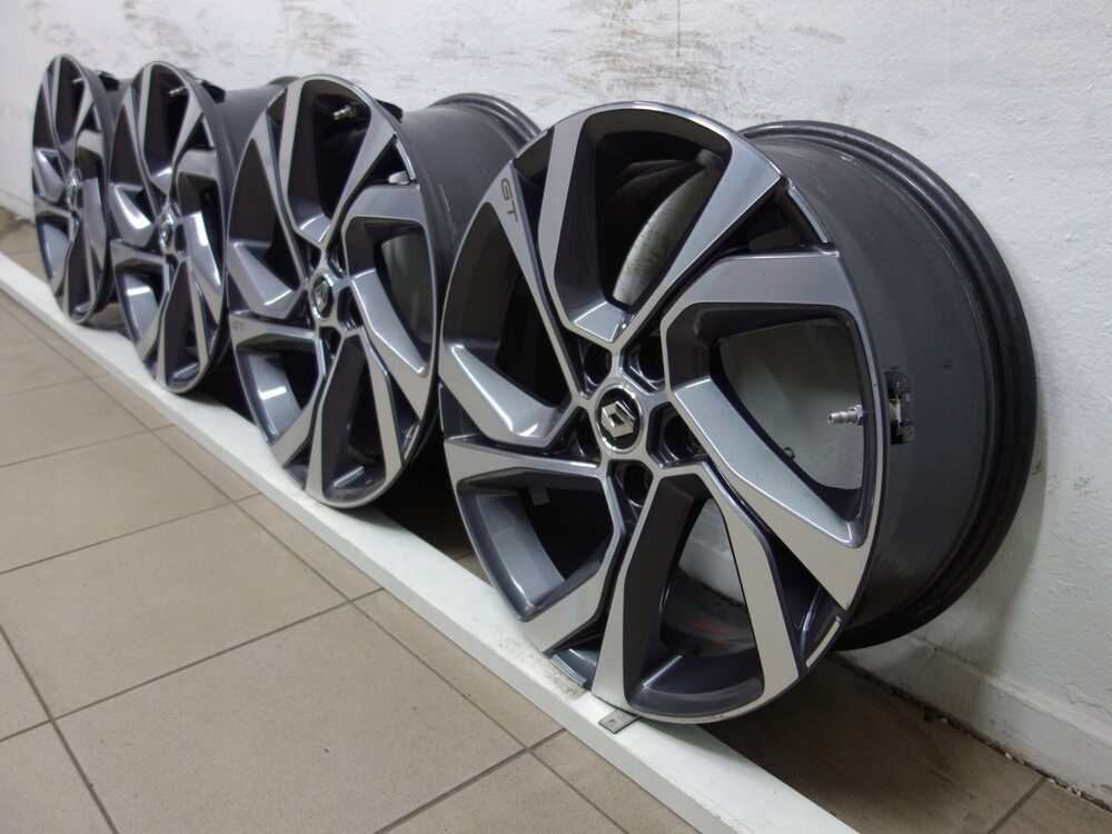 Әкесі кішкентай қызын порно видеоны трахает Тольяттидегі транссексуалдар