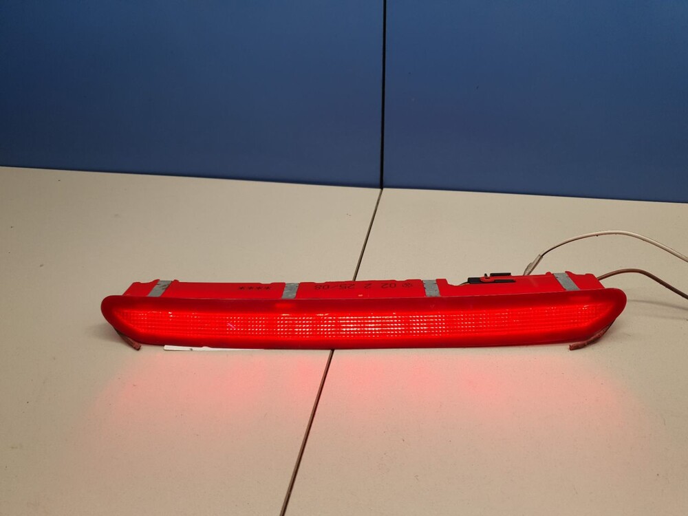Лампа стоп сигнала vw touareg 2008. Лампа стоп сигнала тигуан 2013. Стоп сигнал led тигуан 2. Фольксваген тигуан 2012 лампочка стоп сигнала. Стоп сигнал тигуан лампа.