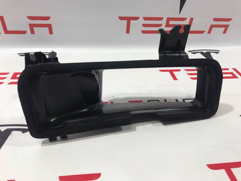 1588275-00-A Tesla Model 3 воздуховод печки 2020