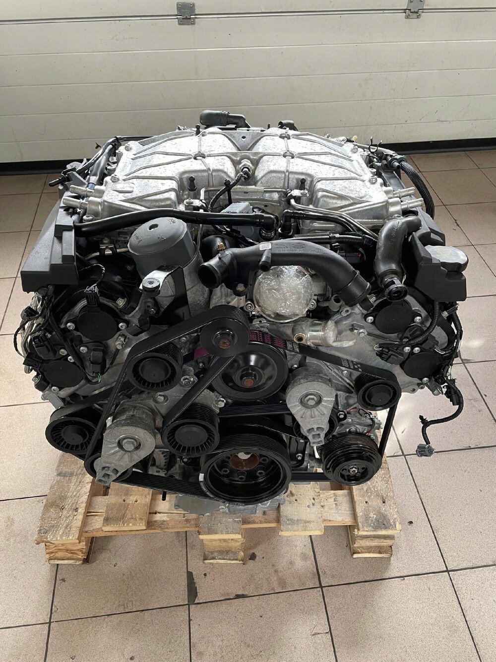 Двигатель ягуар 3. 0 340. Мотор ягуар 3. Ом651 мерседес. V-type engine.