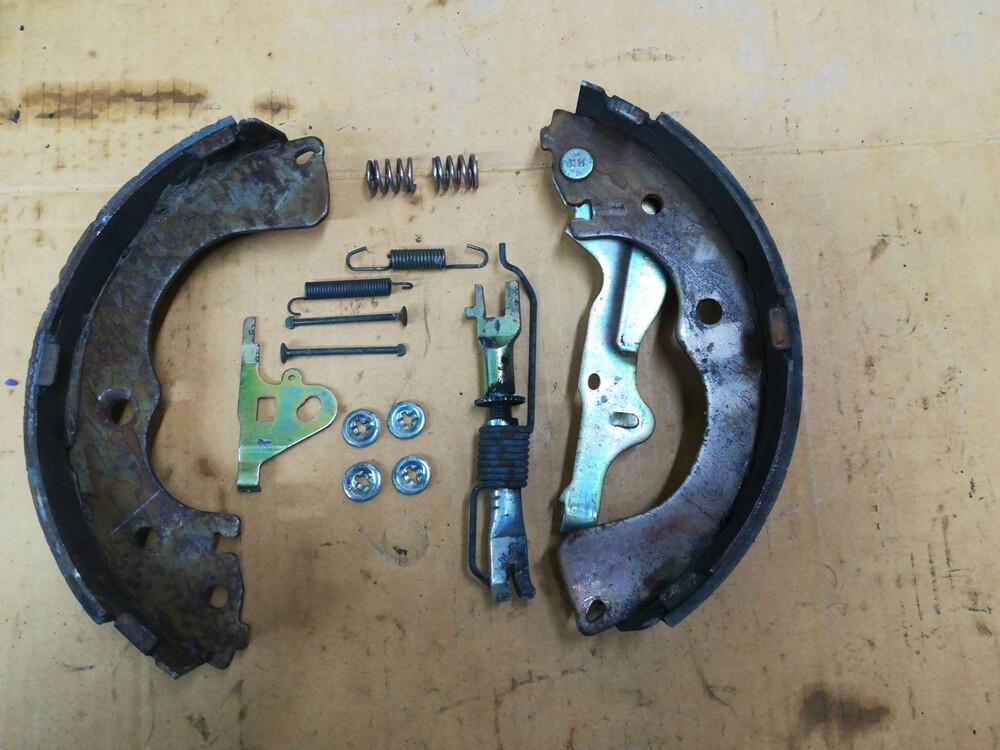 задний барабан колодок хендай акцент. киа спектра 2008 задние тормоза. направляющие колодок додж караван. Toyota 044780k250. механизм разведения колодок.