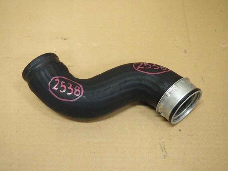 Вито патрубок интеркулера. Вито патрубок интеркулера. Патрубок интеркулера мерседес вито 638 2. 3c0145838d. Шланг интеркулер вито 639.