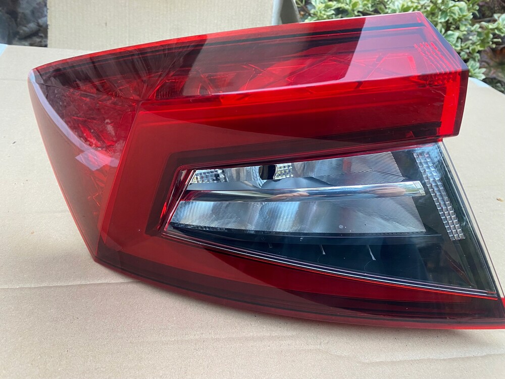 Vag 5jh945712 фонарь задний. 60u945207a. 57a945207. 92404h0200. Skoda karoq задние фонари.