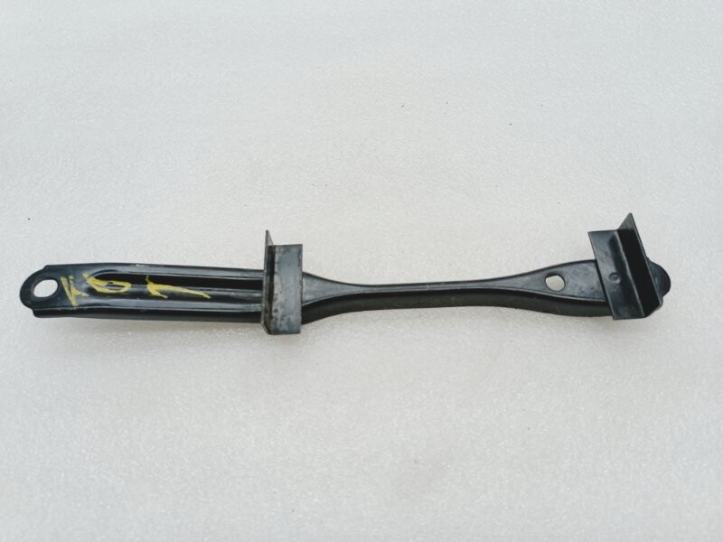 Держатель аккумулятора камри 40. Крепеж аккумулятора trd. Крепление акб тойота. Крепление акб wish zne10. Крепление аккумулятора артикул.