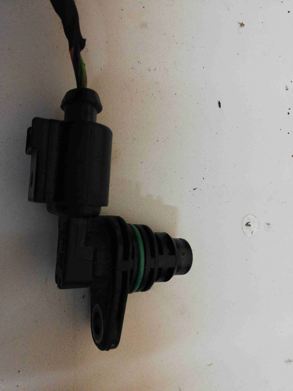 Датчик распредвала шкода. 05e907601d
