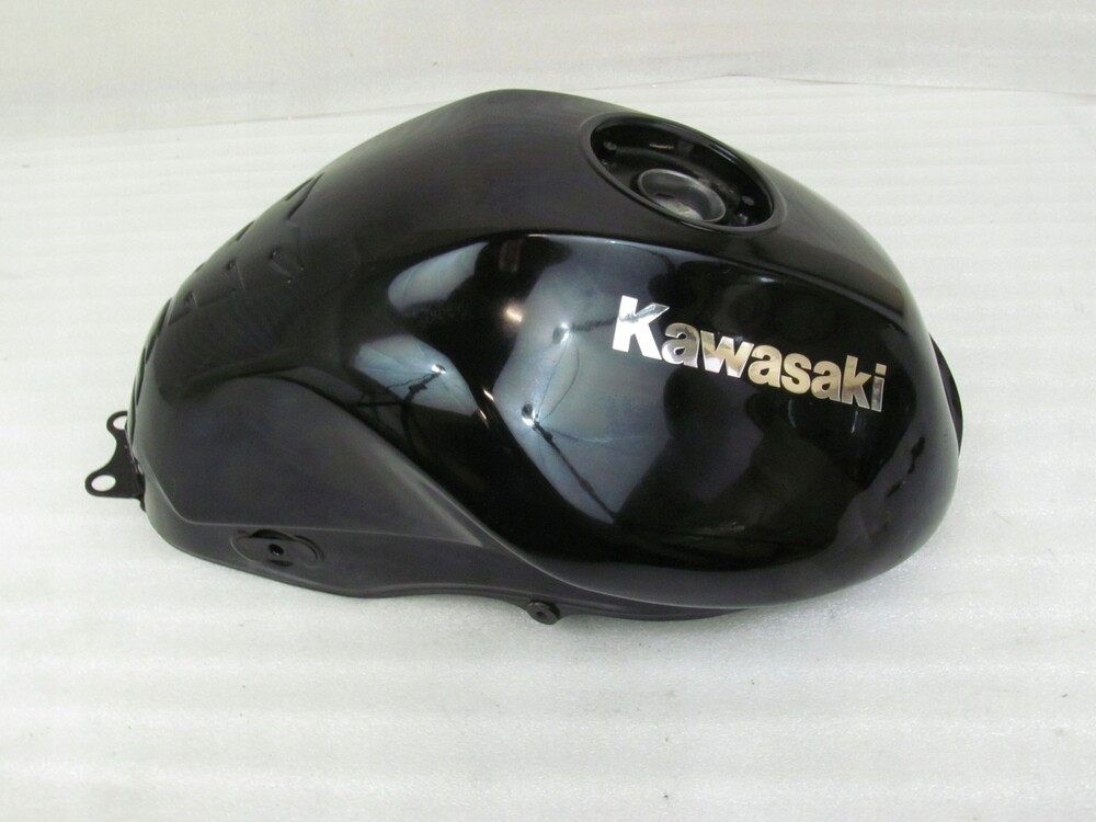 Накладки бака ззр 250. Бак kawasaki zx9r. Кавасаки бак. Расширительный бачок kawasaki ninja zx6r 09-12. Кавасаки бак.