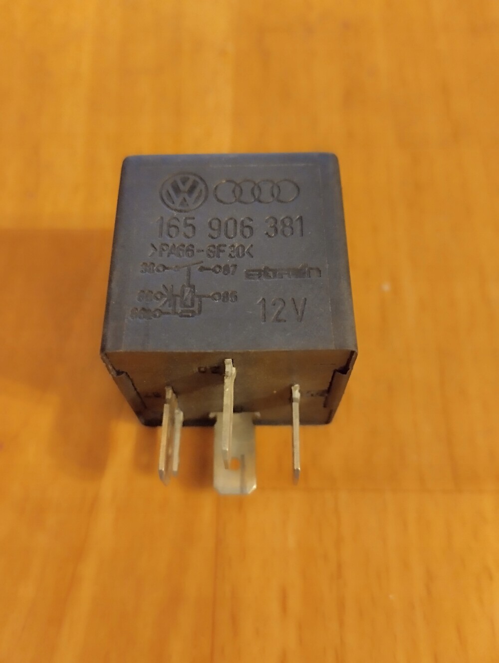 J271. Реле381. Реле топливного насоса ауди а4в5. 3b0955531. 906 165.