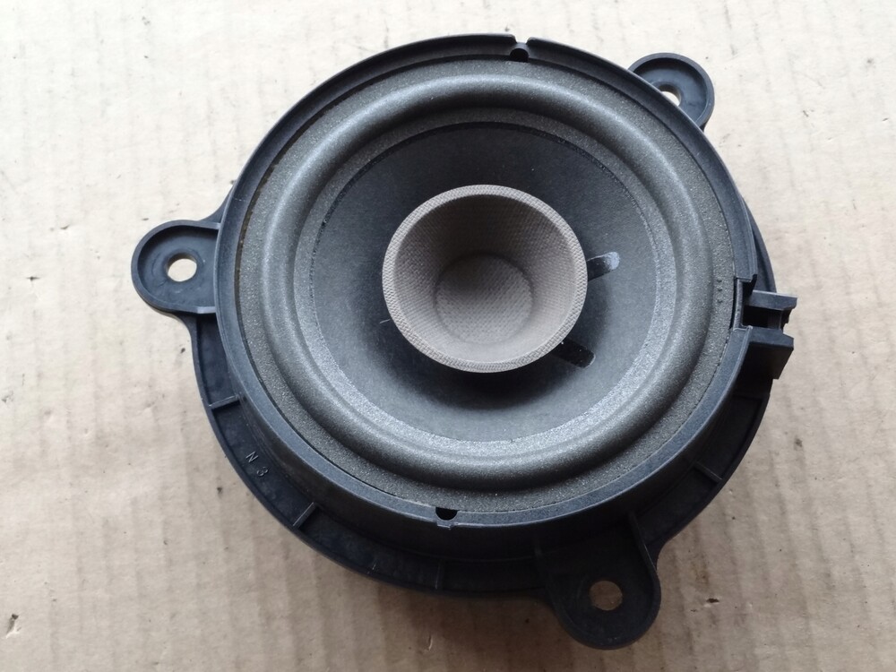 Штатные динамики рено флюенс. Колонки меган 3. Динамики в задние двери меган 3. 281444522r. Меган 3 динамики.