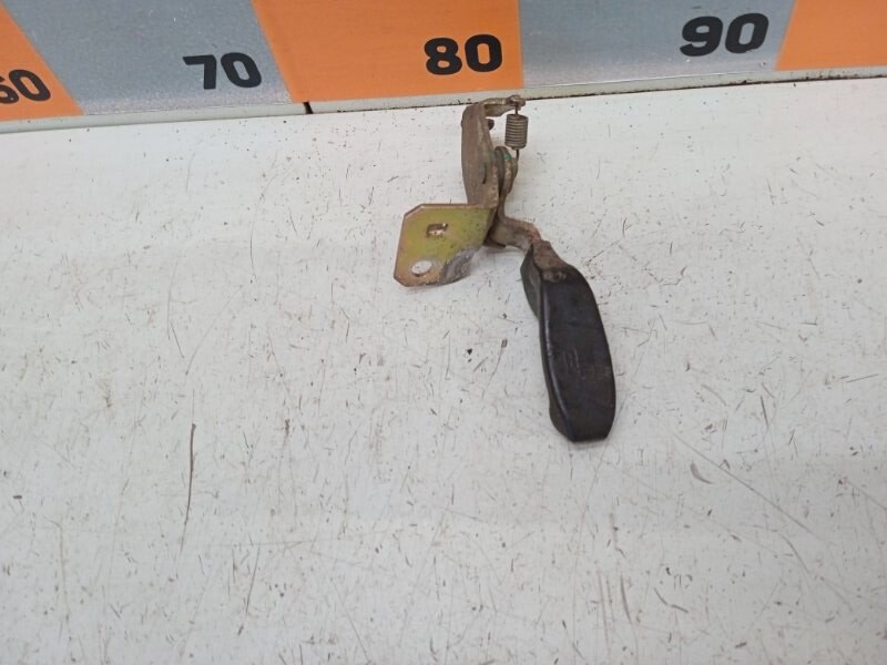 рычаг открывания бака от мазда 626 gf. ручка открывания бака. ручка открывания бака. ручка открытия бак джили ес7. ручка открывания бака.