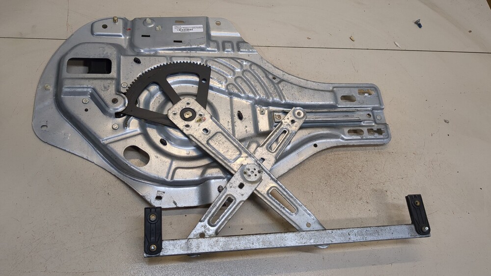 Стеклоподъемник туксон. Стеклоподъемник туксон. Разъем на плате стеклоподъемника tucson 2006 года. Стеклоподъемник туксон. Туссан стеклоподъемник.