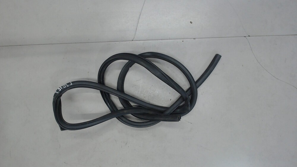 Уплотнитель двери nissan x-trail t31. 45т-6706013. Bmw e60 уплотнитель двери. 80831jg01a. 11137566808 bmw уплотнитель металлический.