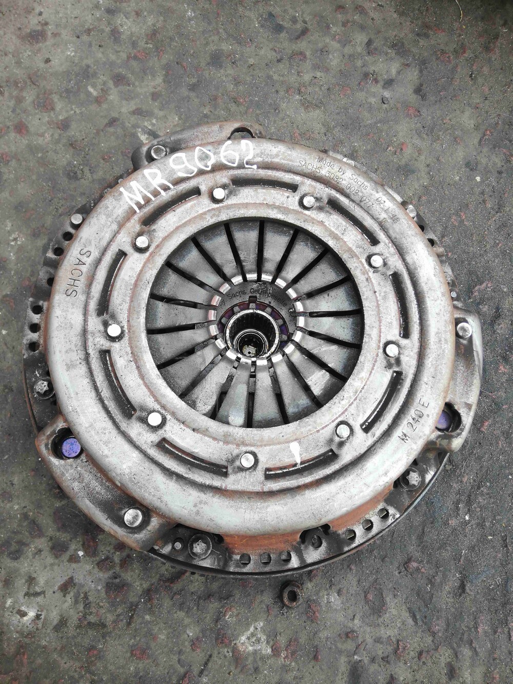 Сцепление mercedes sprinter. 624324719 luk. Маховик сцепления мерседес спринтер 906. Комплект сцепления спринтер 624318209. Sasic 5104049 сцепление комплект.