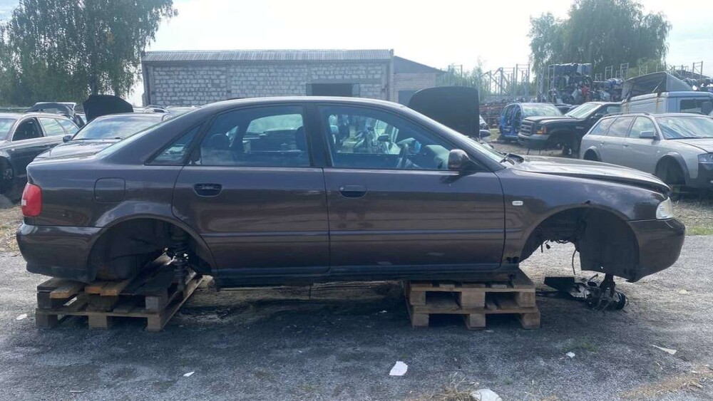 Порог правый Audi A4 B5 1999 купить бу по цене 12437 руб