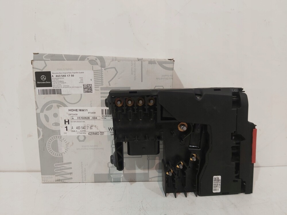 Mercedes-Benz 電装品 A 463 540 17 50 A4635401550 NEW/OEM MBENZ AMG W463 G-CLASS FRONT FUSE RELAY