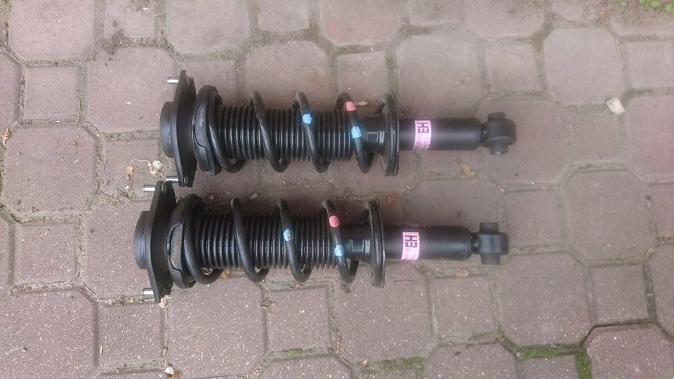 Амортизаторы субару леворг. Subaru levorg стойки bilstein. Передние пружины levorg. Hondacsyteam rn6 стойка передняя. Б6 стойки цвет.