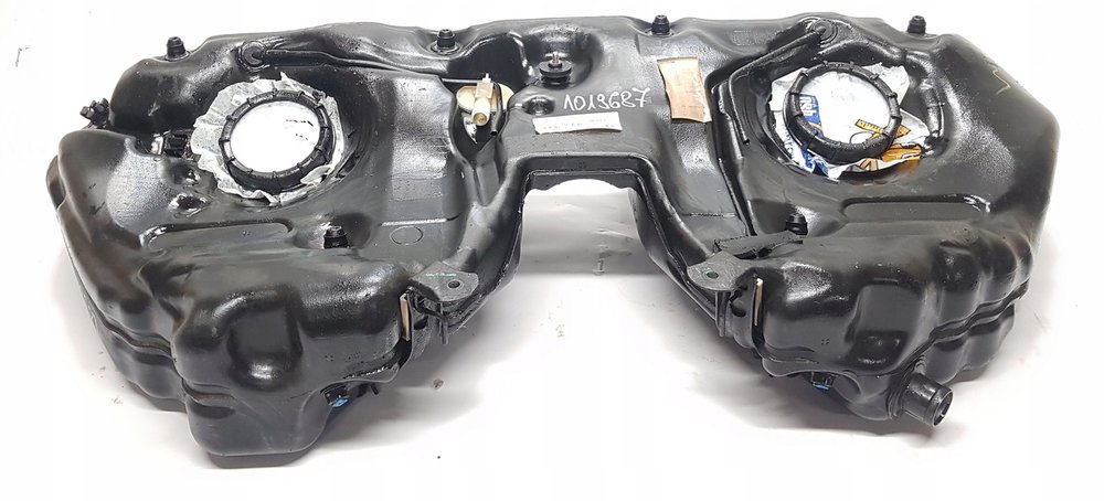 1 дизель e250 в спб. Топливная система мерседес е 211. Бак 211 мерседеса. Бензобак w164. Бак 211 мерседеса.