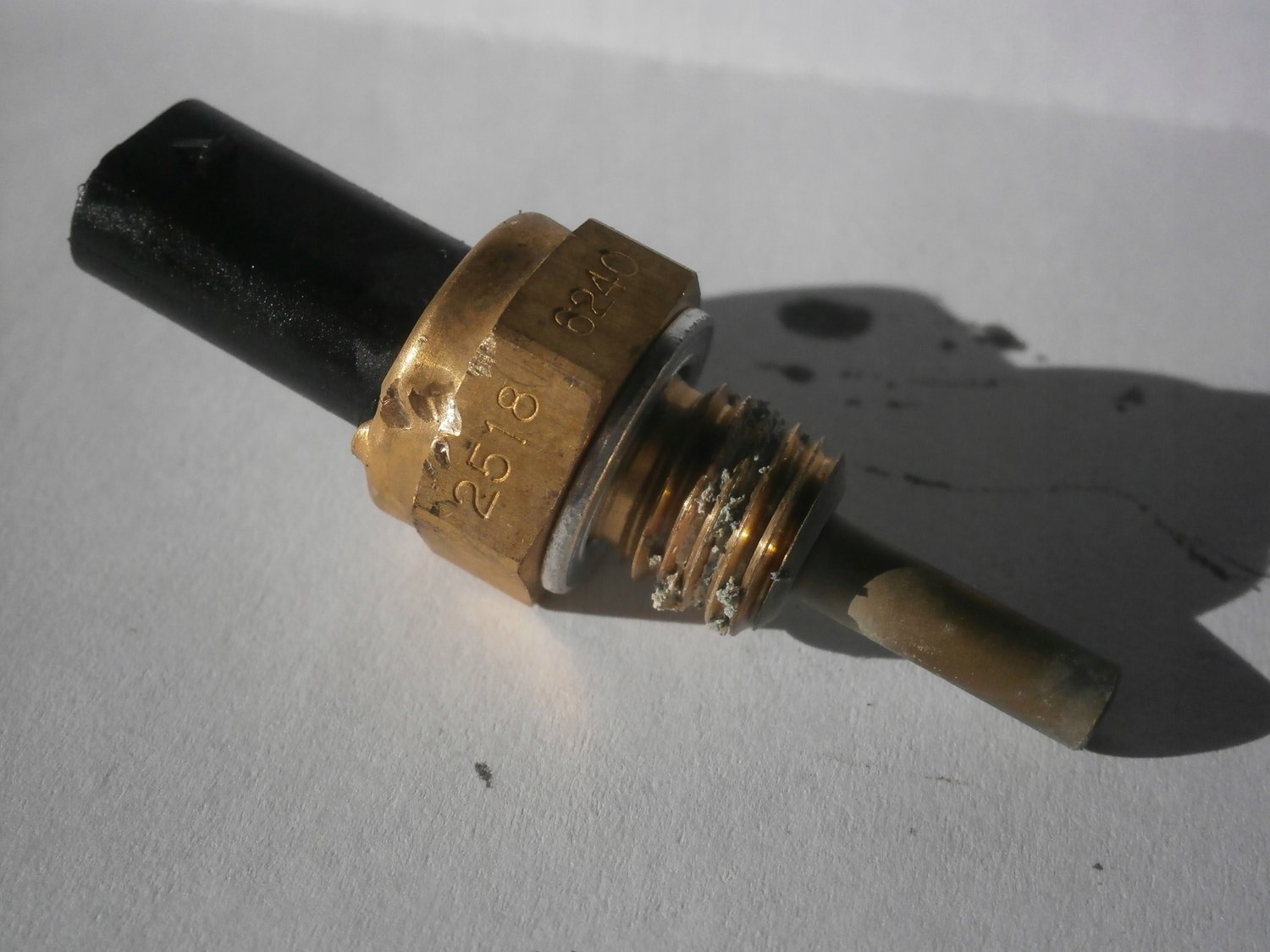 Gm 25186240. 5. Датчик температуры цифровой указатель. Температурный датчик воды зота. Термодатчик жидкости.