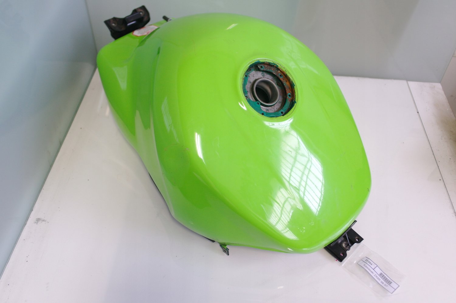 Накладка бака kawasaki er6f 09/11. Бак от zx10r на шестисотку. Крышка бака на кавасаки. Kawasaki z1000sx ветровое стекло. Кавасаки бак.