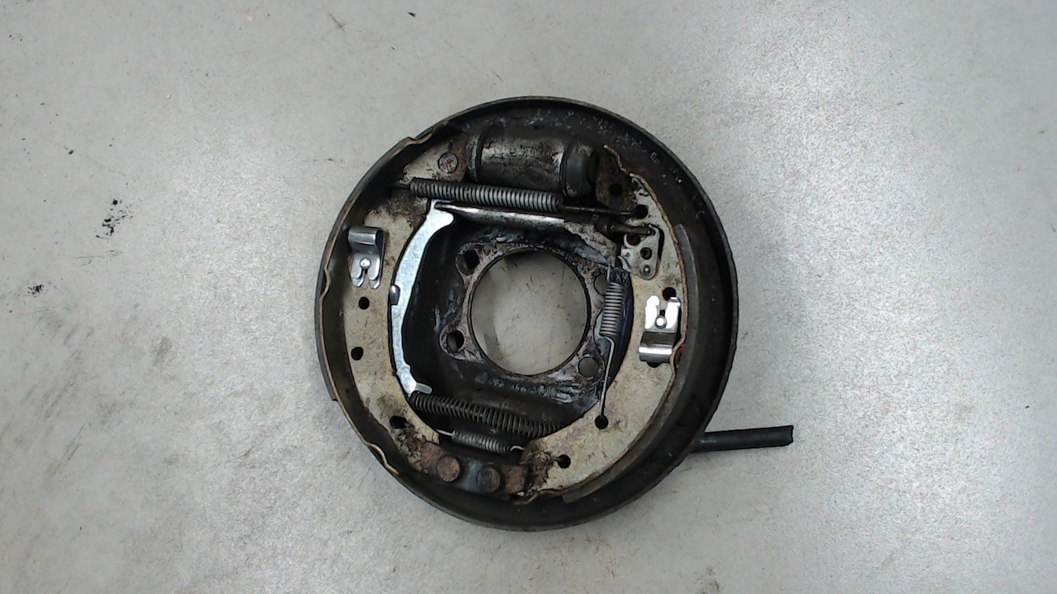 Тормоз задний левый уаз 3151. Опорный диск задний. Щит тормоза 2108. Опорный диск задний. Щит тормозного диска газ 3302.