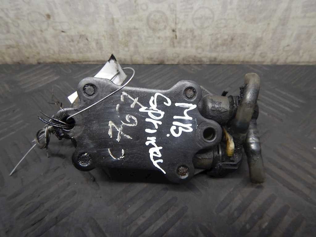 помпа мерседес спринтер 910. насос мерседес спринтер. помпа sprinter 2. вакуумный бачок мерседес спринтер. масляный насос на мерседес спринтер 2.