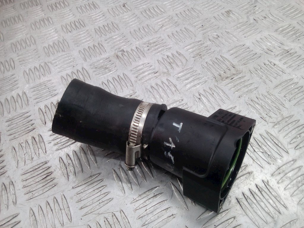 Патрубок турбины тигуан. 03l131111e. Патрубок турбины с датчиком на Фольксваген Тигуан 2010 год. 06h131111.