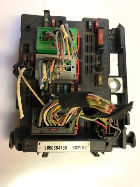 Блок bsm-l04 схема. 9650663880 bsm b5 обозначение реле. Блок бсм что это. Блок бсм juke. Блок bsm форд транзит 2013.