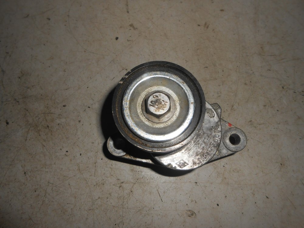 Рено дастер 1. Натяжитель ремня дастер 2. Проставка натяжителя ремня volvo fh12. Ролик натяжной рено дастер 117507271r. Дастер натяжитель генератора.