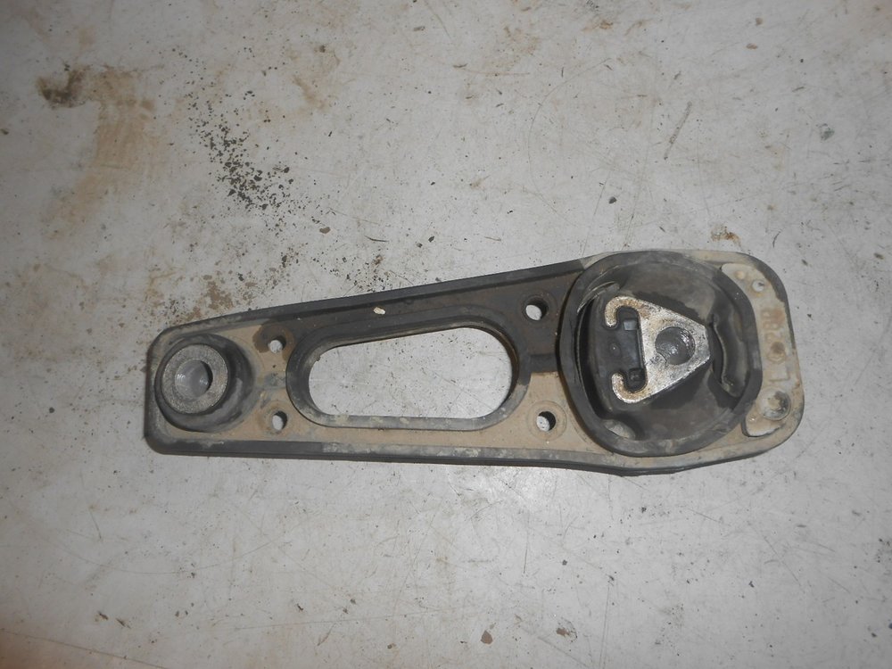 112387053r дастер аналоги. Опора акпп дастер 2. 112201332r. 112387053r дастер. Нижняя опора двигателя рено дастер 2.