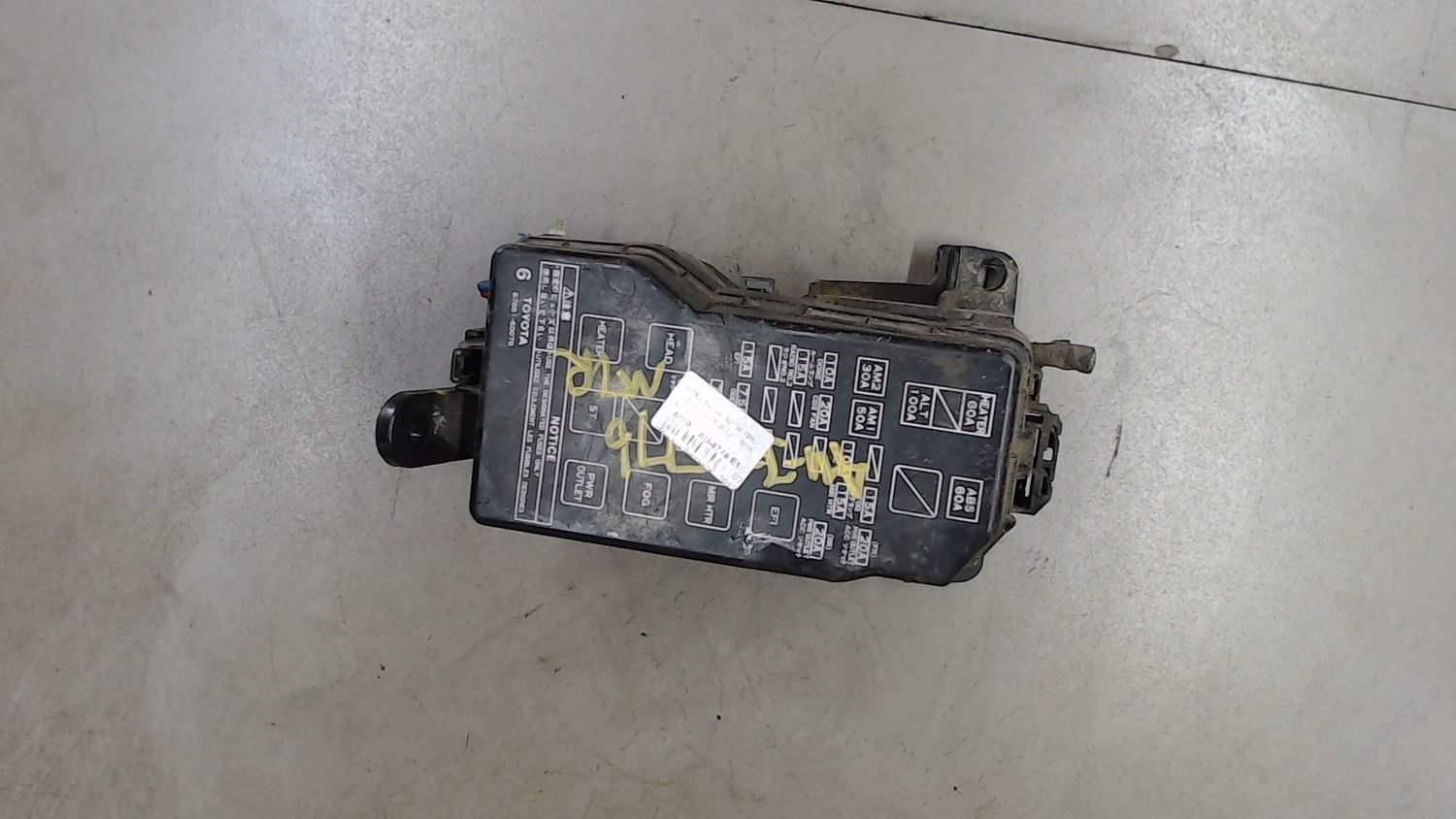 8273160010 Блок предохранителей Toyota Land Cruiser (90)-Prado (1996 - 2002) куп