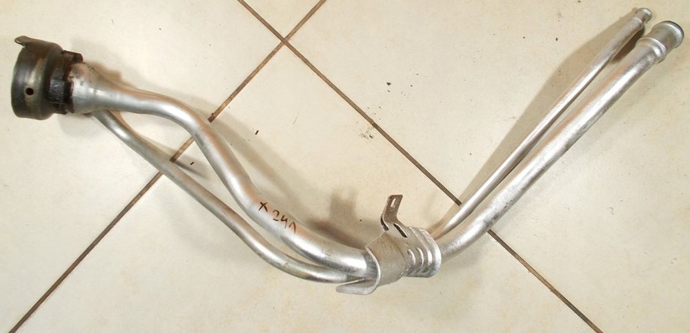 1711510 клапан горловины форд фокус 3. Заливная горловина форд фокус 3. Клапан масляного стакана tager tagaz. Горловина бака форд фокус 2. Клапан горловины форд фокус 3.