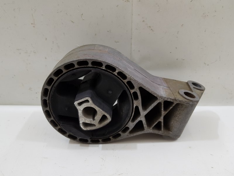 Подушки двигателя a20dth. Опора двигателя инсигния. Опель инсигния левая опора заднего амортизатора. Опора заднего амортизатора опель инсигния. Опель корса woloxsf0864331711 заклепка.