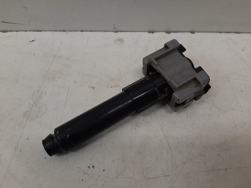 Форсунка омывателя фар тойота ленд крузер 200. Форсунка омывателя фар cruiser 200. Форсунка омывателя фар тойота ленд крузер 200. Форсунка омывателя фар lc 200. Крузер 200 форсунка омывателя фары.