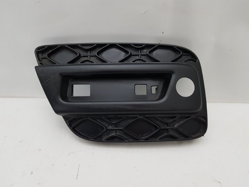 Заглушка крюка сандеро 2. 6001547068 заглушка. Заглушка двери renault 808944518r. Заглушки на двери рено сандеро. Рено логан 2 заглушки капота.