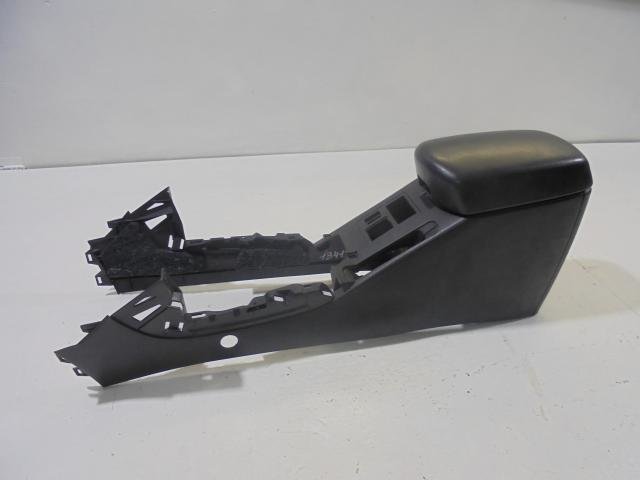 задний подлокотник рав 4. подлокотник в рав 4 2021. подлокотник рав 4 2012 артикул. рав 4 usb в подлокотнике. подлокотник тойота рав 4 1 поколения.