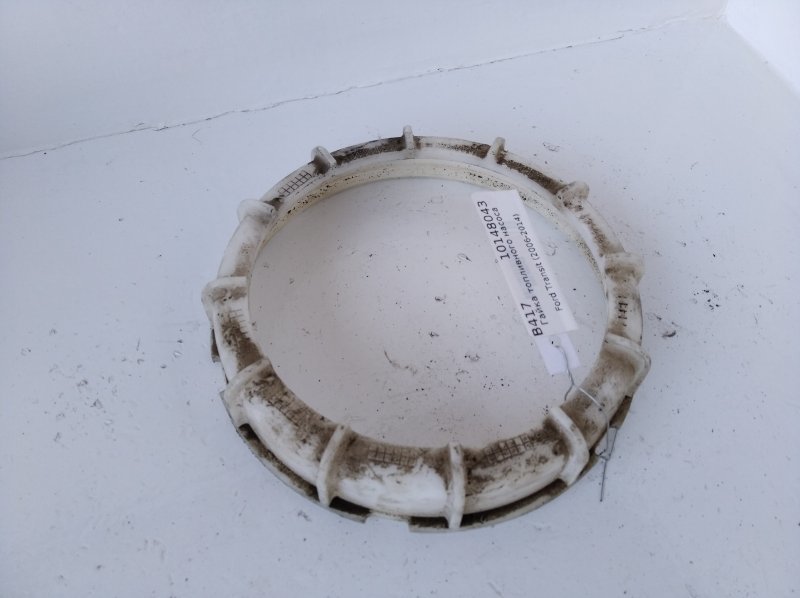 Гайки крепления топливного насоса. Крепежная гайка топливного модуля спарк м300. Гайки крепления топливного насоса. Петля на бензобак лифан бриз. Крышка топливного насоса форд фокус 2.