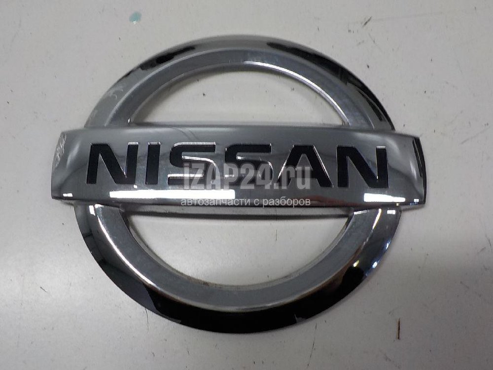 Альмера g15 крышка багажника. Эмблема Nissan Terrano 8488800q1e. Эмблема Ниссан 40315 ew91a. Значок Ниссан на багажник. Логотип Ниссан на багажник.
