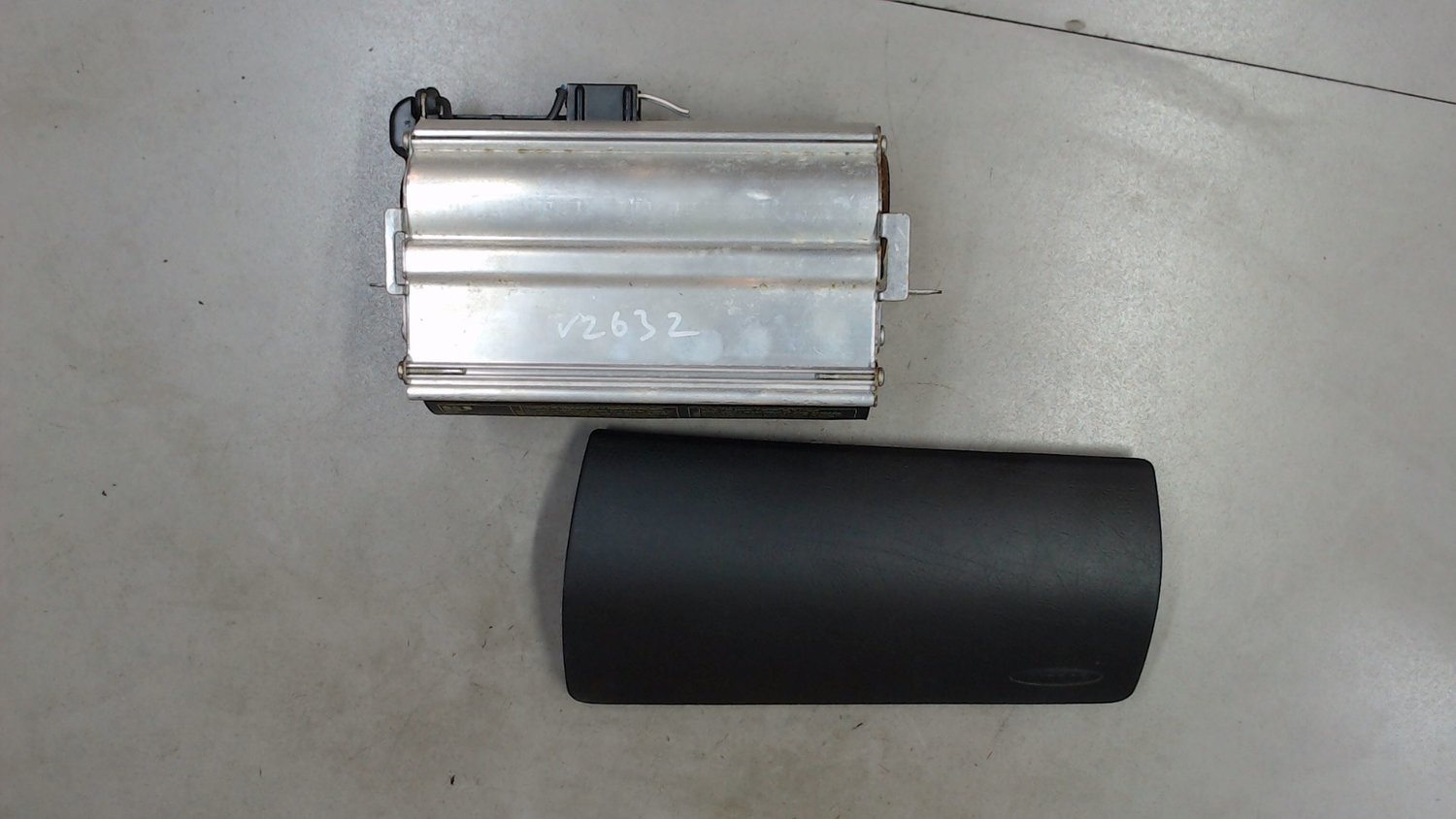 Стилизация крапивы. Обои бумажные тисненые. Белорусские обои. 7061/s fossil эксклюзив. 5200304.