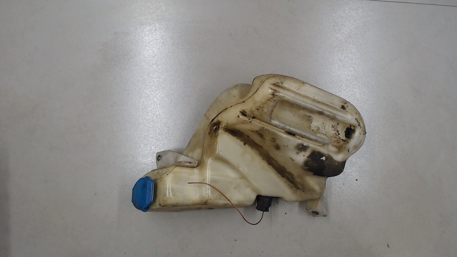 бачок омывателя ауди а4в5. бачок омывателя ауди а6 с6. бачок стеклоомывателя ауди. бачок стеклоомывателя ауди а6 с5. бачок стеклоомывателя ауди.