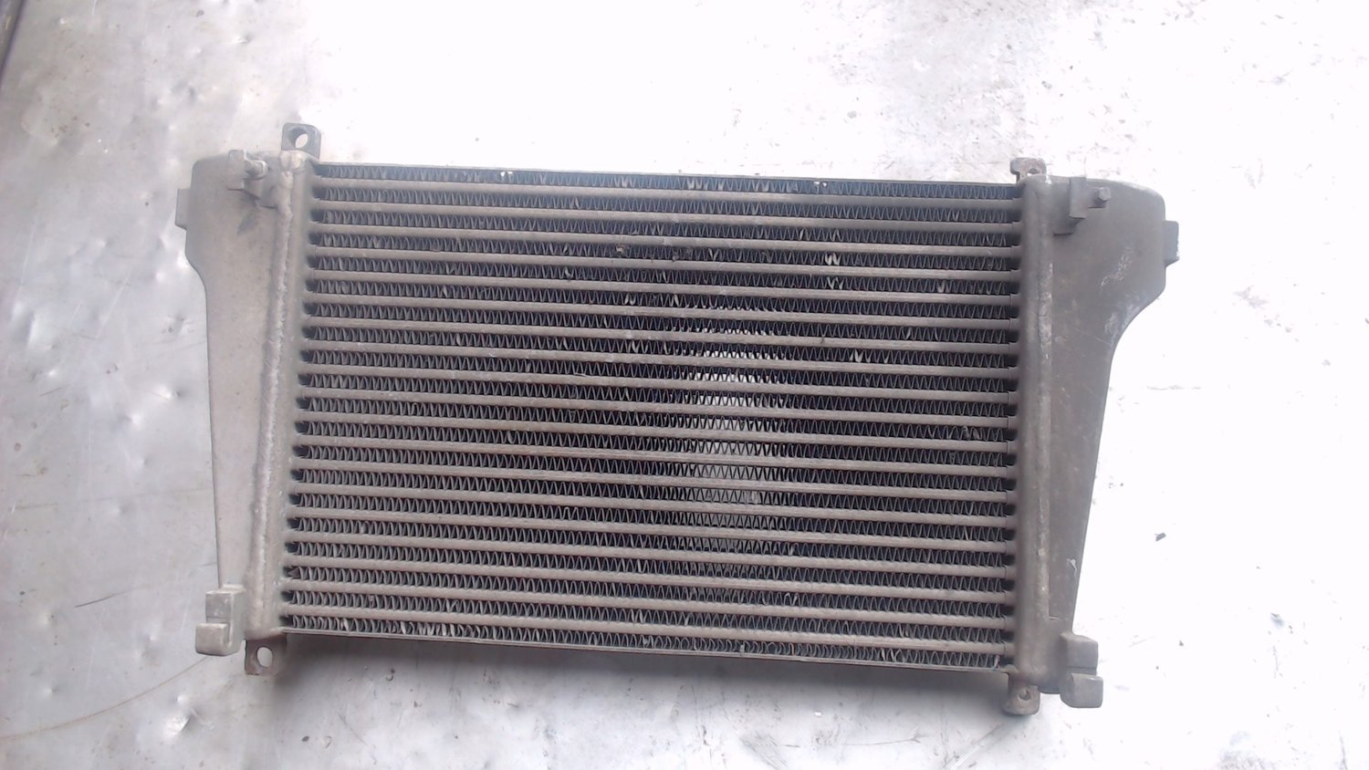 Купить радиатор интеркулера. Радиатор DAF lf45. 42n-03-11780 радиатор. Радиатор интеркулера Deutz. Радиатор интеркулера DAF.