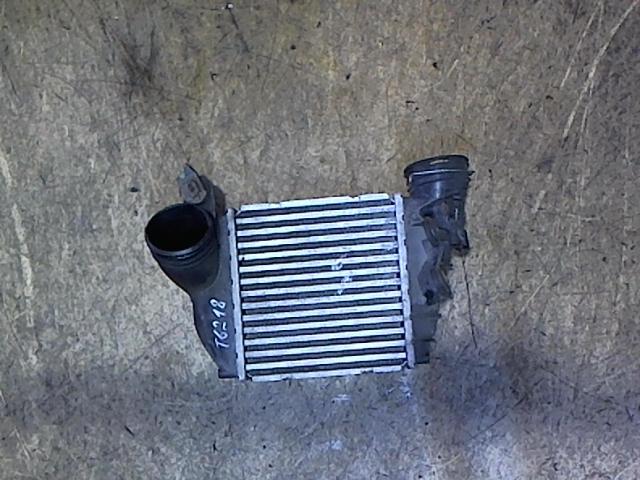 Интеркулер q7 3. Интеркулер фольксваген туарег 1 v10. Интеркулер фольксваген туарег. Интеркулер фольксваген туарег. 7l0117339 воздуховод кулера туарег 2.