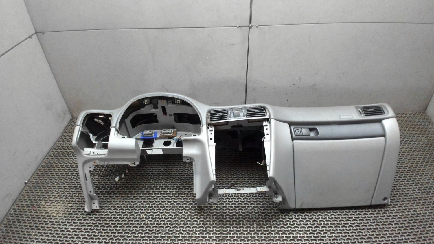 Как снять панель вольво s40 30882631 VOLVO Spare part новый купить по цене от 72634 руб. - iZAP24