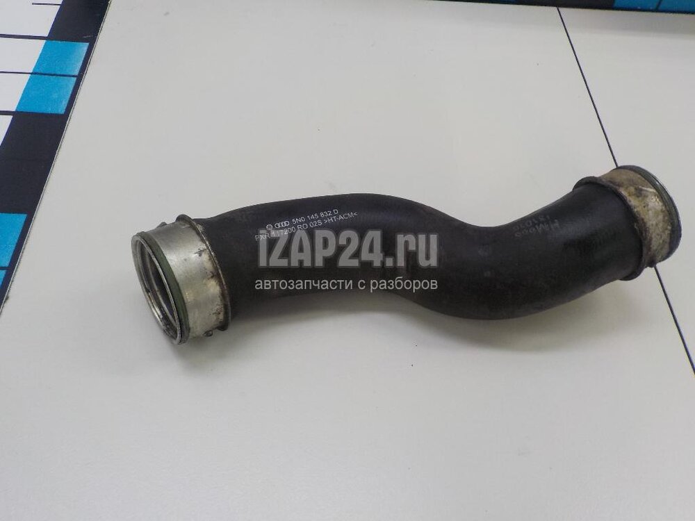 Патрубок интеркулера тигуан. 5n0145832d. Патрубок на интеркулер Тигуан. Патрубок d26. VAG 7p0145832.